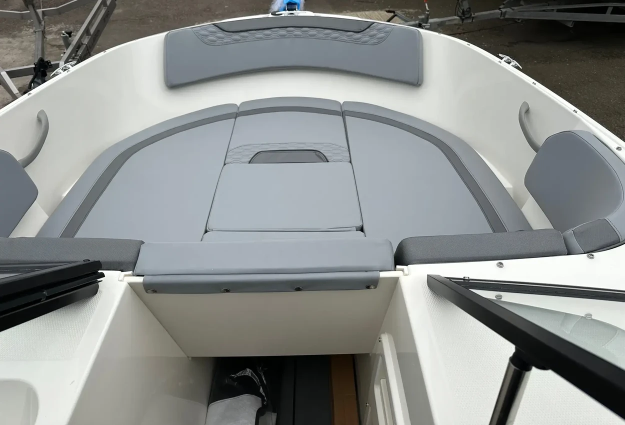 Bayliner Element M17 - Image 11