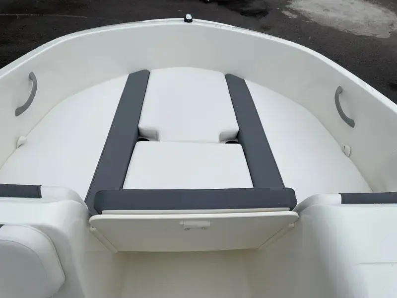 Bayliner Element E16 - Image 8