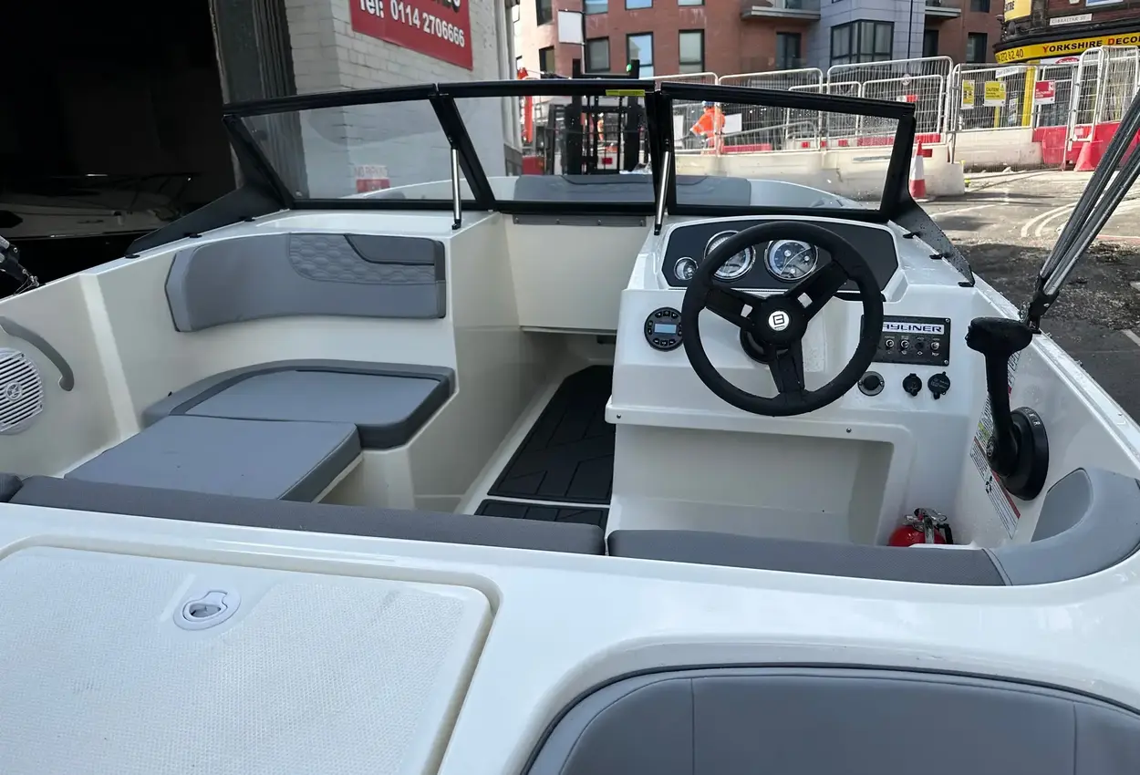 Bayliner Element M17 - Image 10